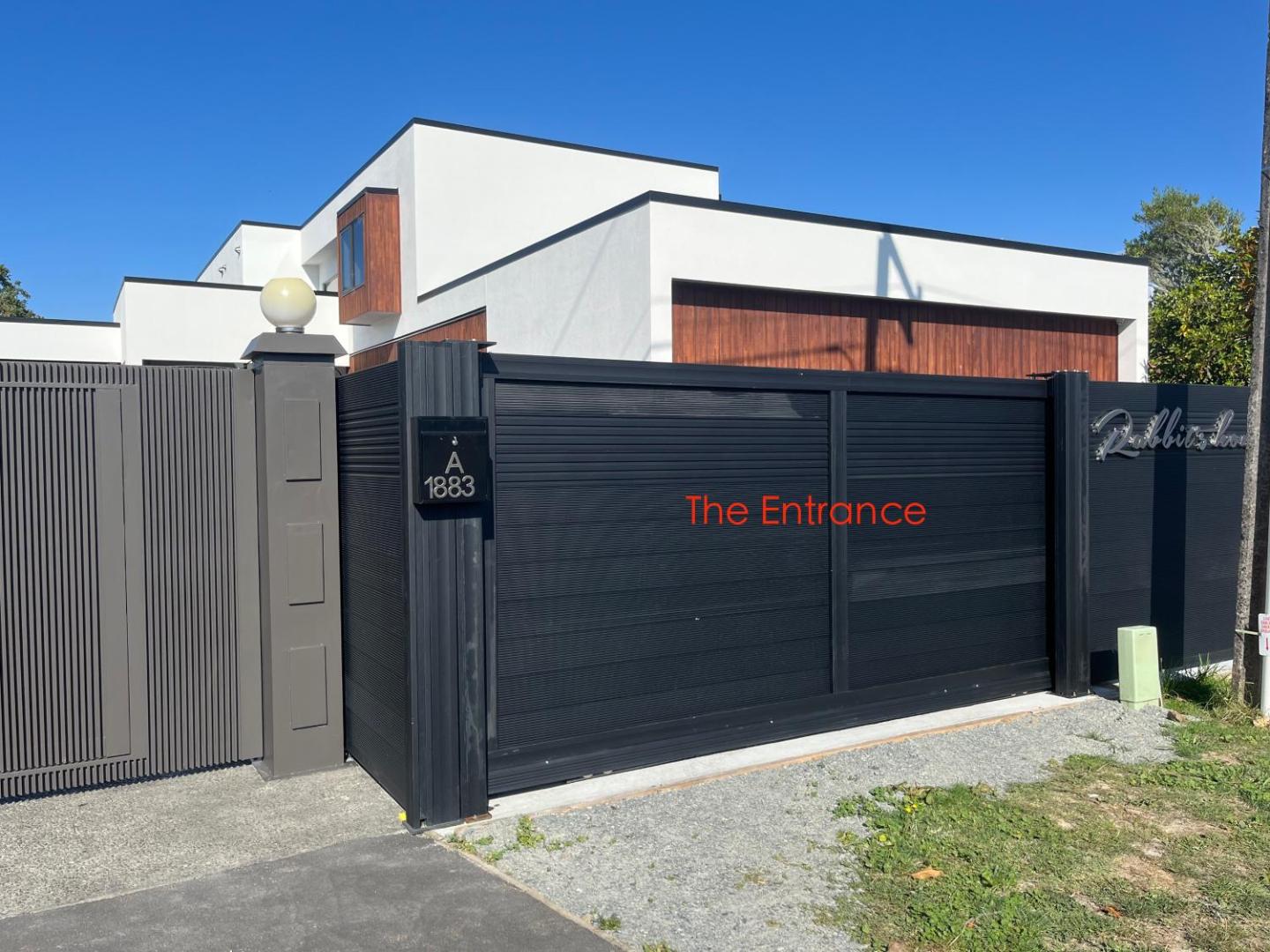 New Modern Suite- Secure Gated Parking, River Road Executive 3