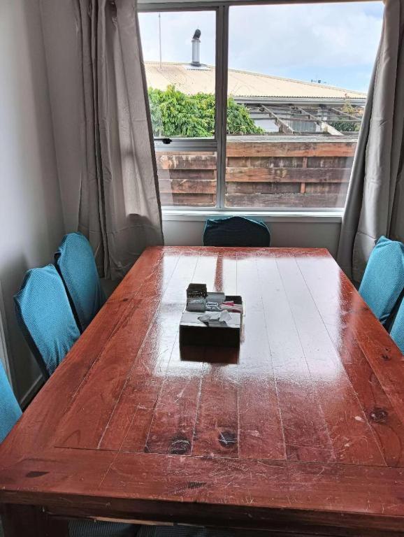 Served 3-bedroom House A Including 5 Double Beds, 1 Single Bed, And 2 King Sofa Beds 5