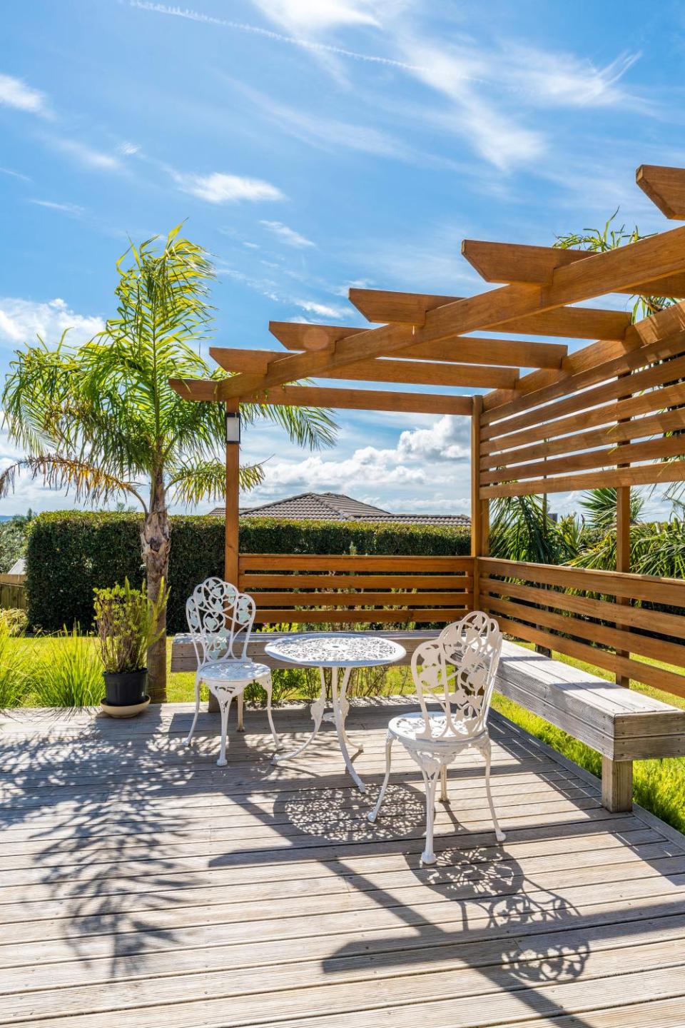 Elevated Family Sized Guest-house With Beautiful Views 2