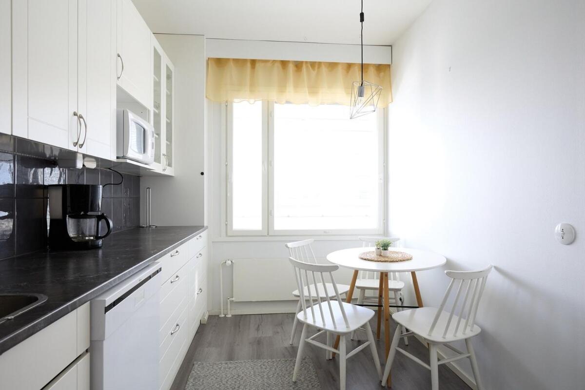 Spacious One-bedroom Apartment On The River Aura 4