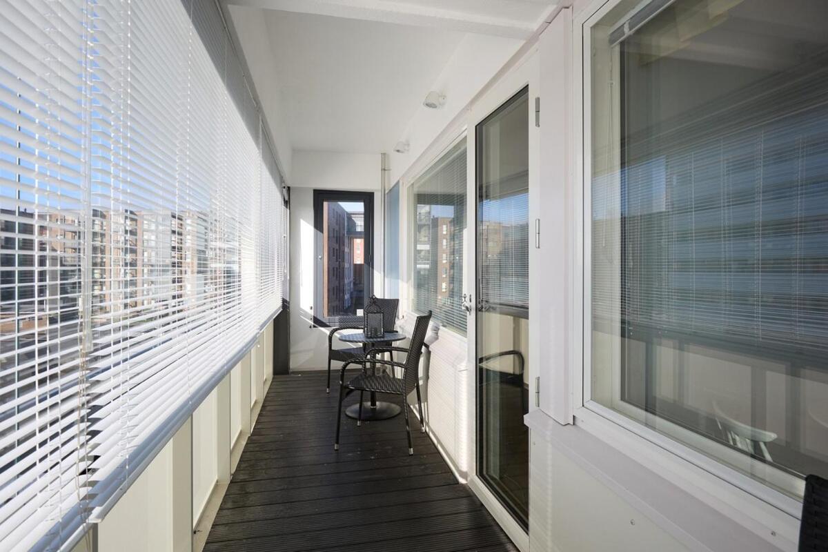 Spacious One-bedroom Apartment On The River Aura 5