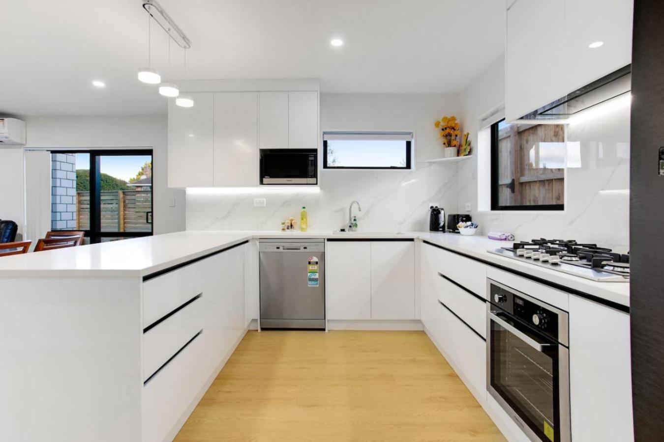 Spacious Modern Home Near Airport And Manukau City 2