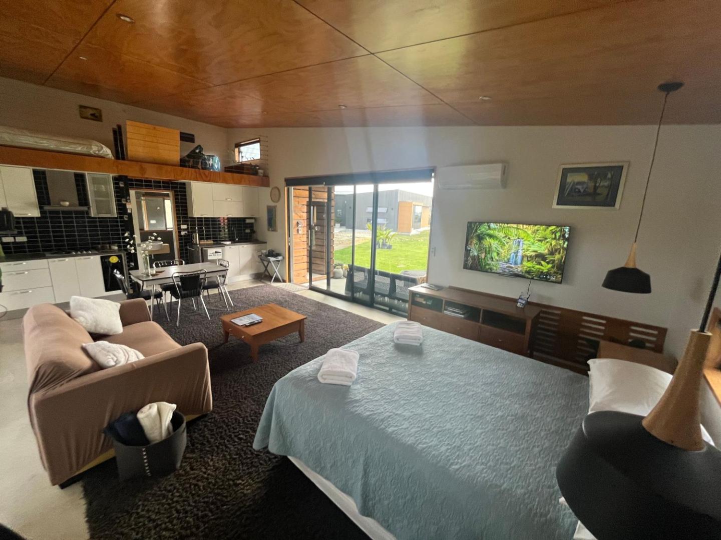 Out The Bay - Guest House At The Beach 2