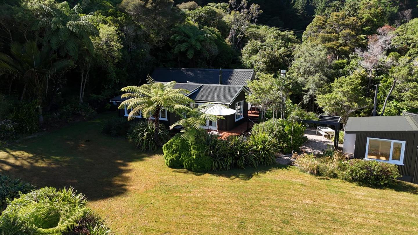 Luxury Waterfront Retreat At Mahau Sound 4