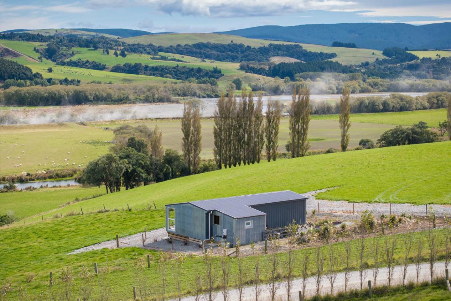 Strathvale River Cottage - Winton Holiday Home 1