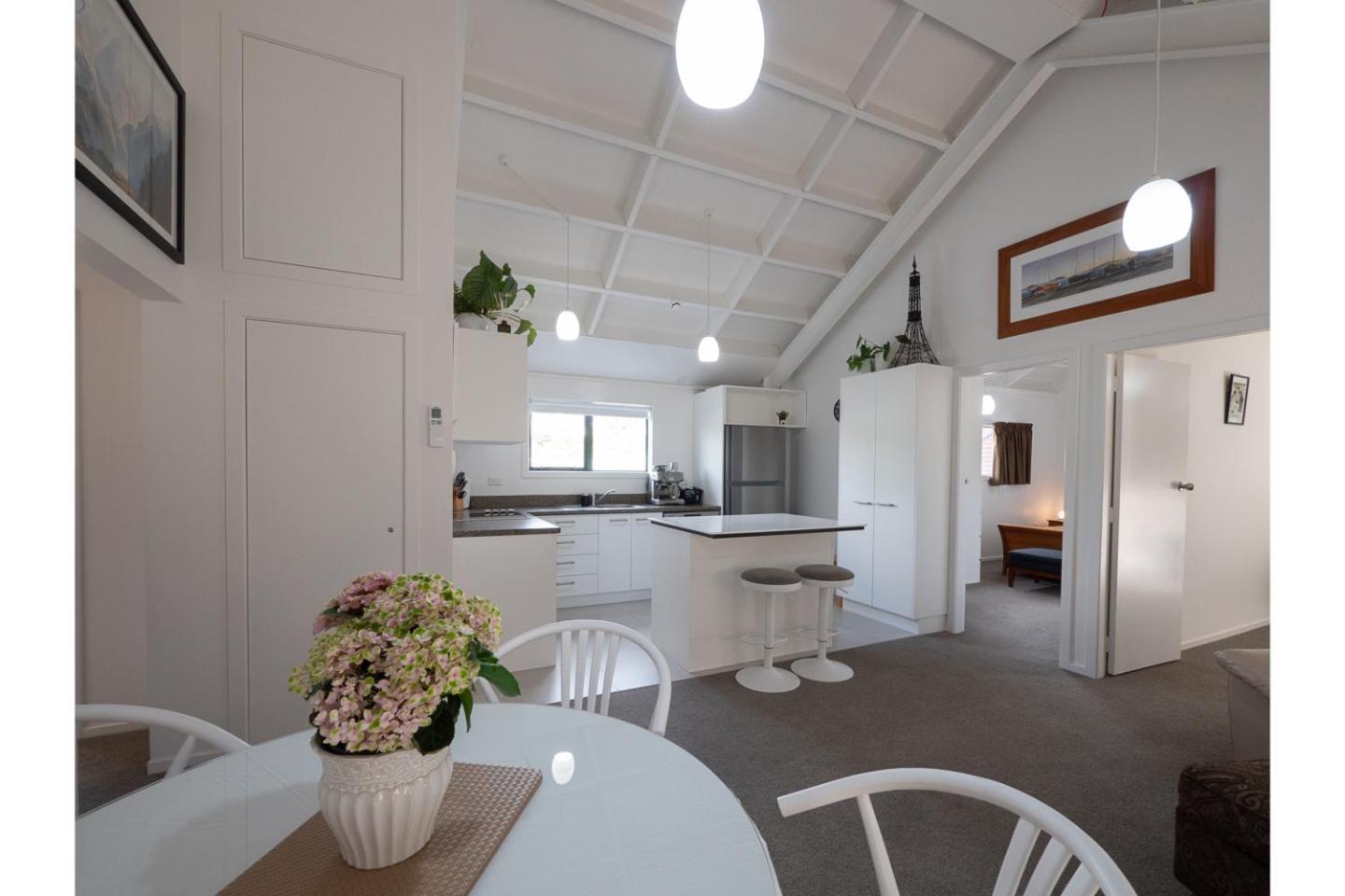 Tawa Retreat - Wellington Holiday Home 2