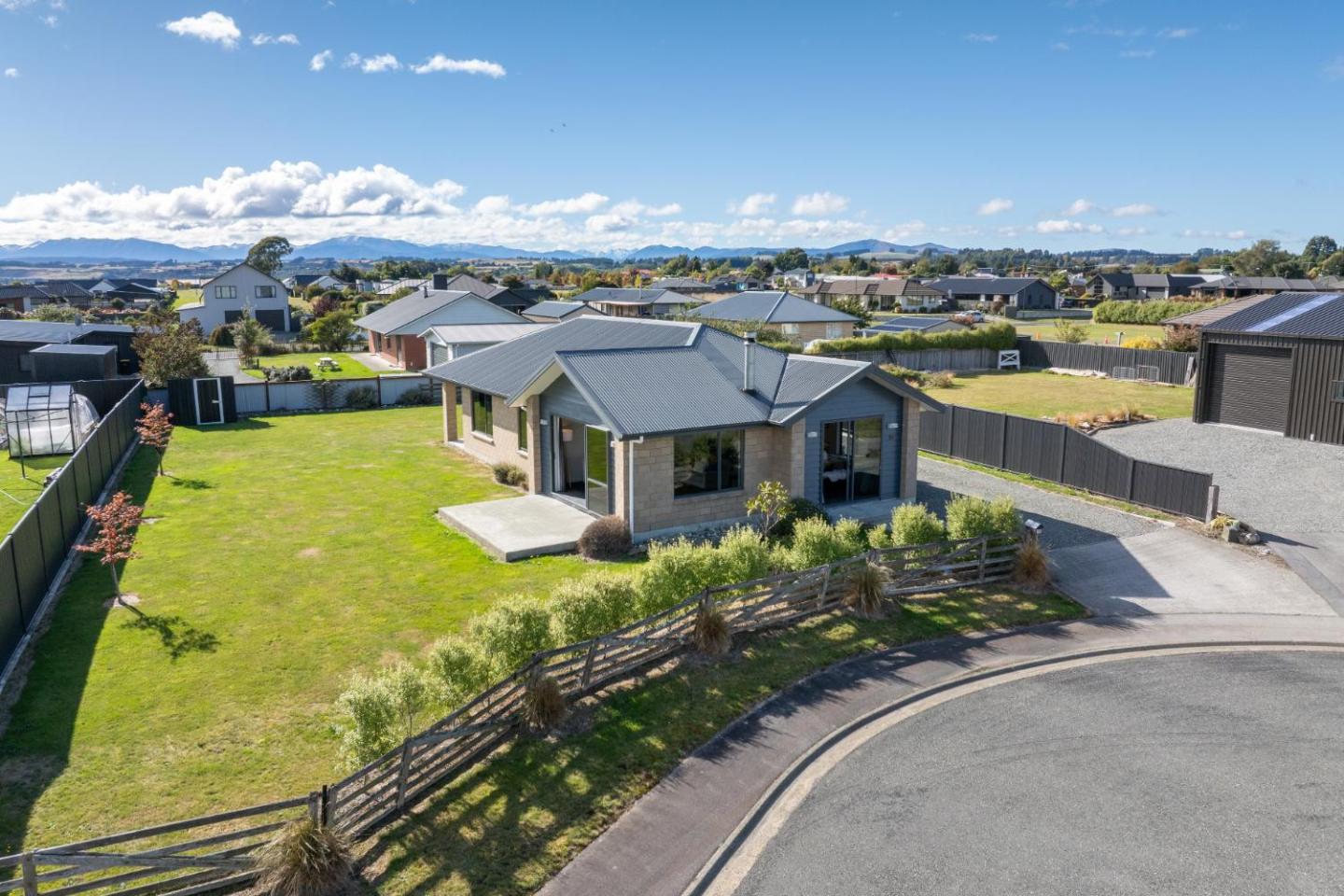 Mountainview Escape - Te Anau Holiday House 2