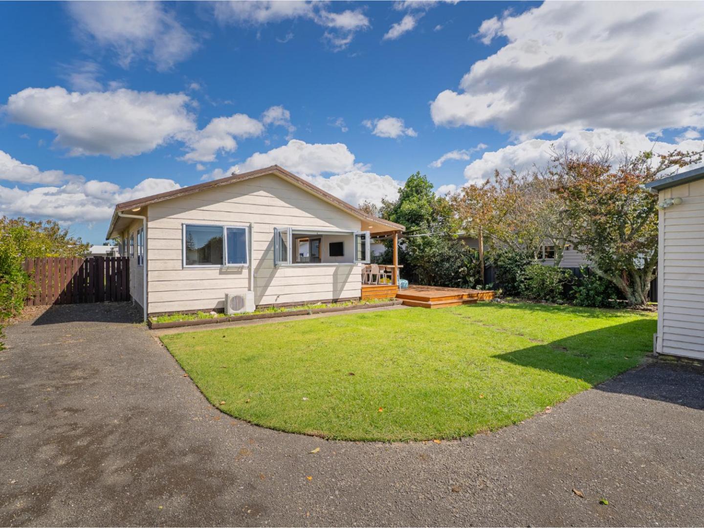 Seaside Retreat - Whitianga Holiday Home 2