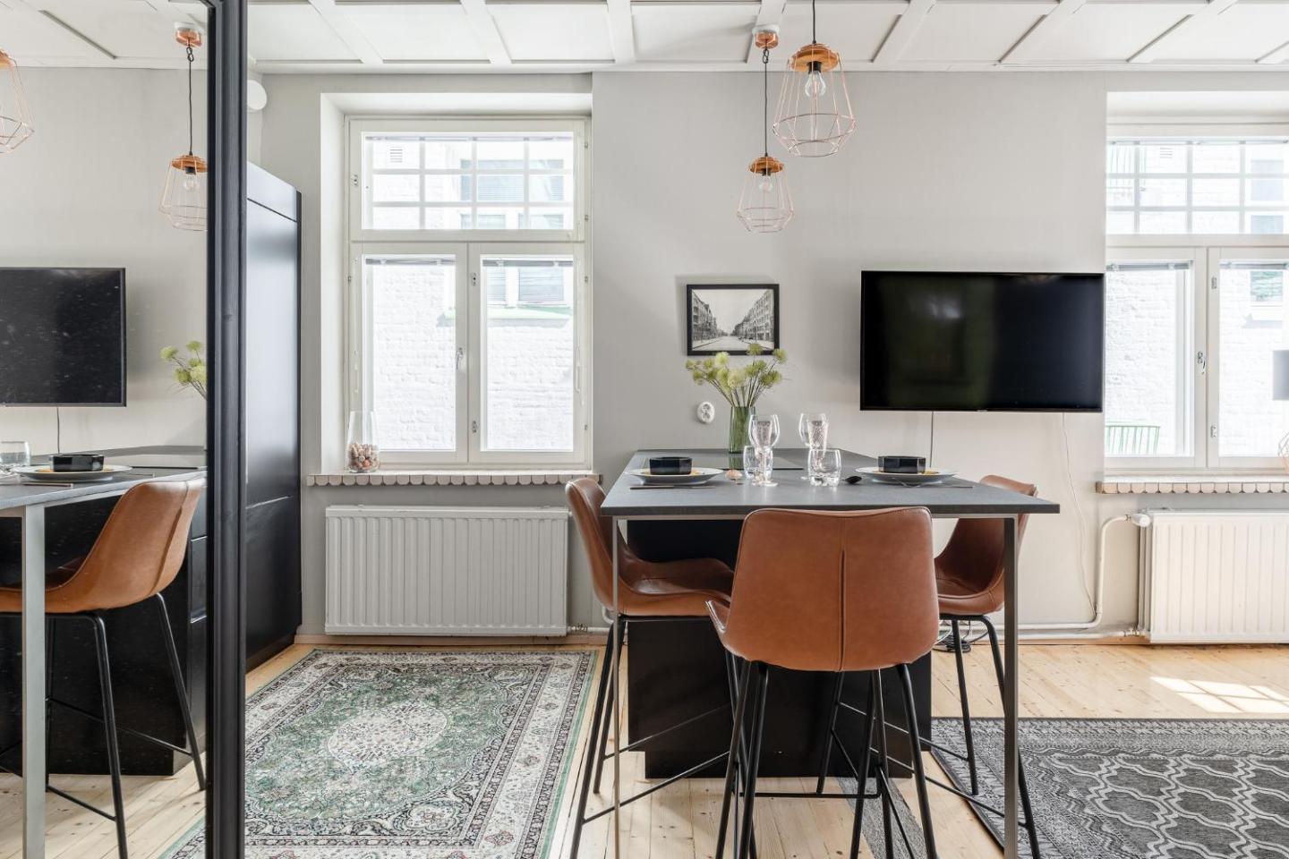 Unique Renovated Studio With Perfect Location 3