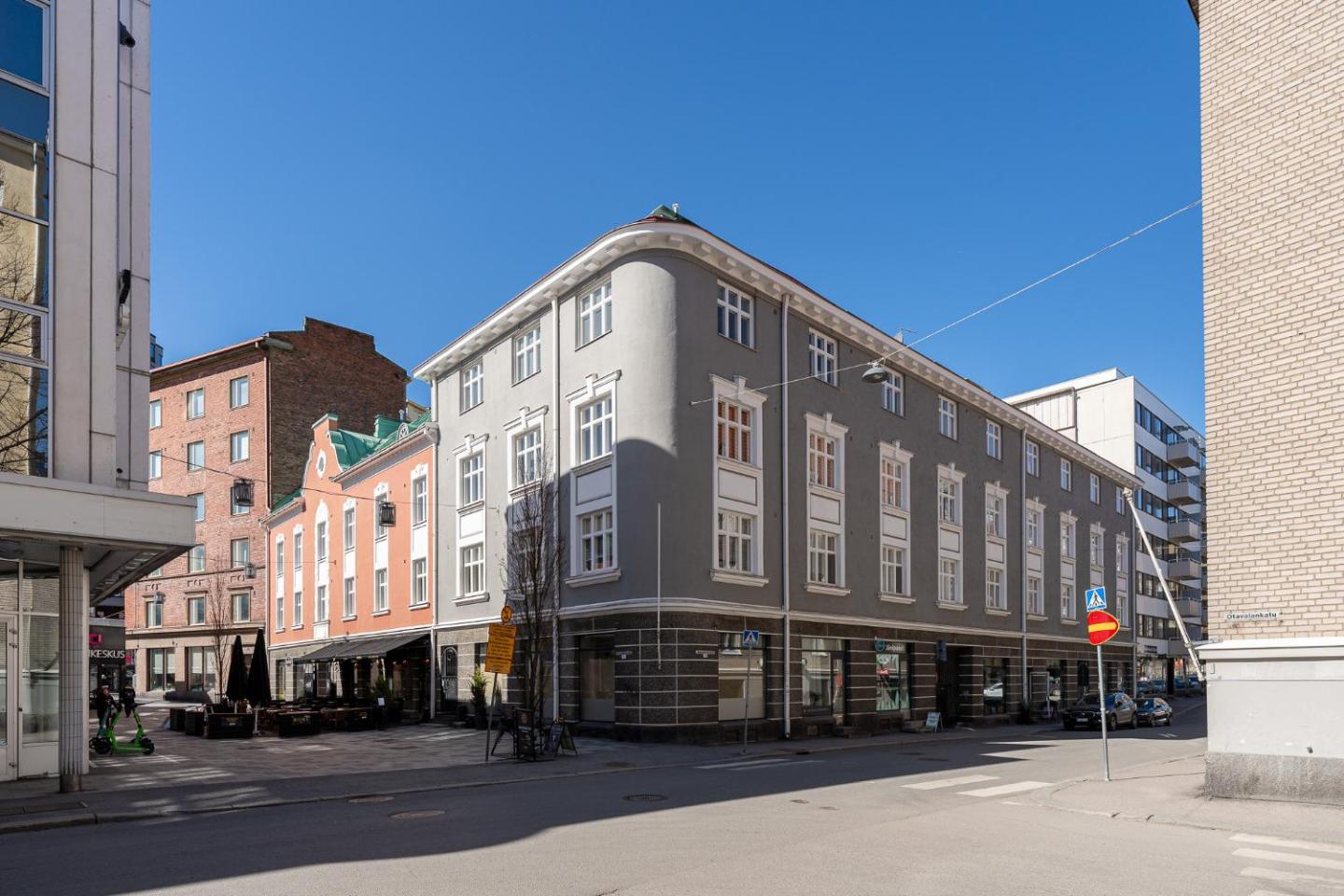 Unique Renovated Studio With Perfect Location 5