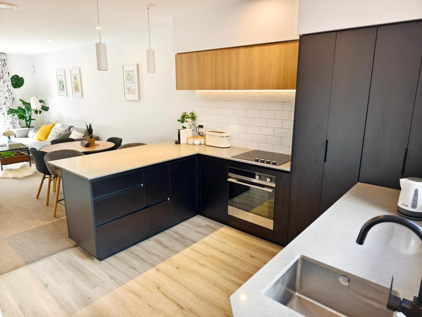 Walk To Stadium Cbd 2br 2bath Free Reserved Parking - Jjhome 4