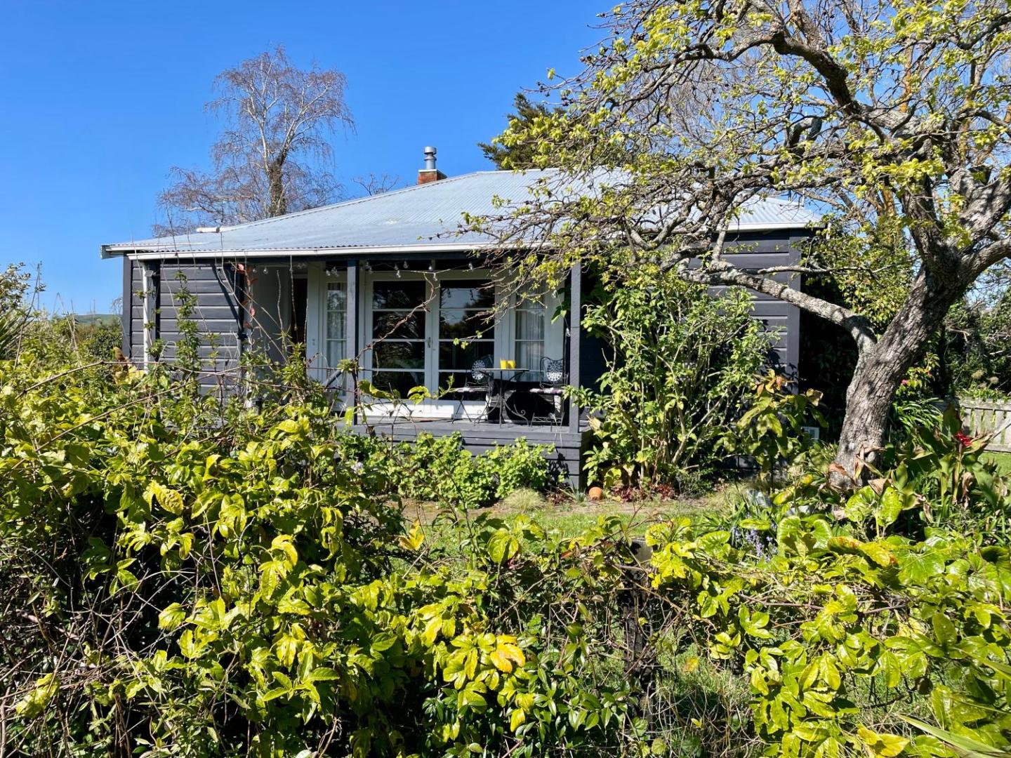 Havelock North Cottage On Organic Orchard 2