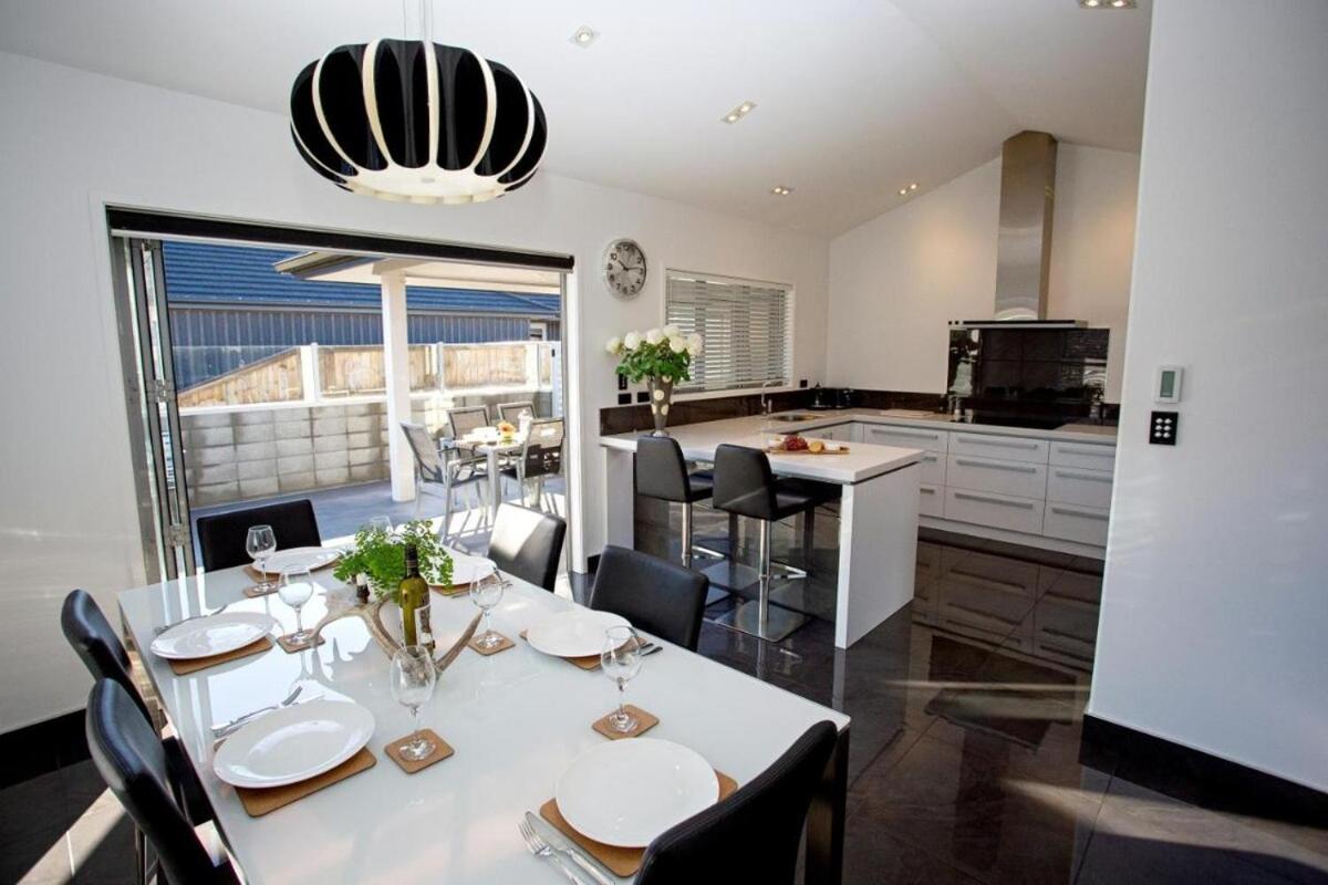 Luxury On Rutherford 1