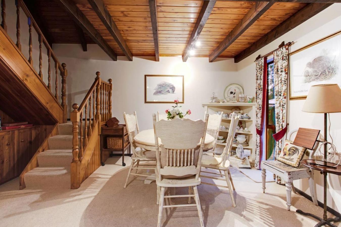 Countryside Retreat With On-site Horse Experiences 3