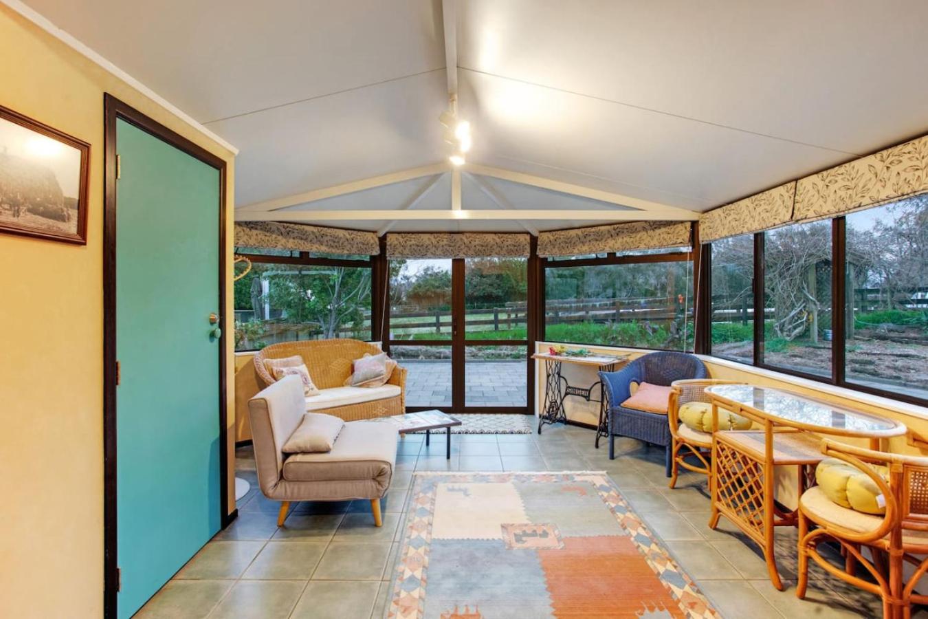 Countryside Retreat With On-site Horse Experiences 4
