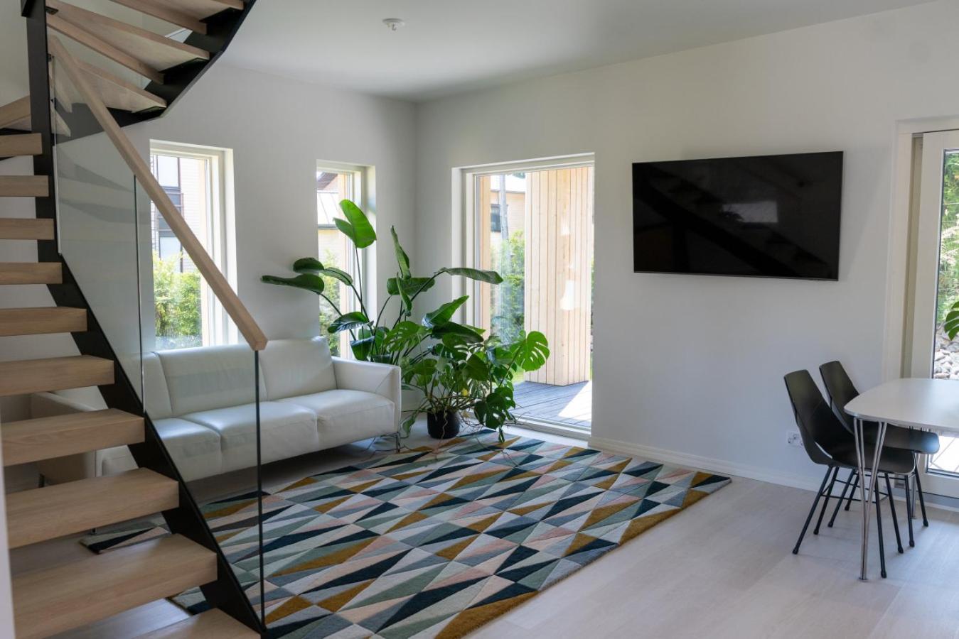 Brand New House With Parking, Sauna, Patio 3