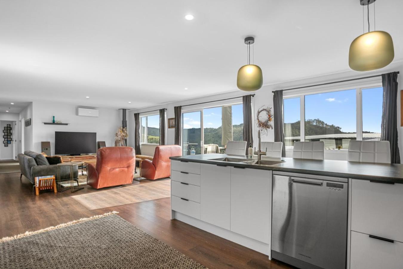 Hilltop Haven - Whangamatā 4