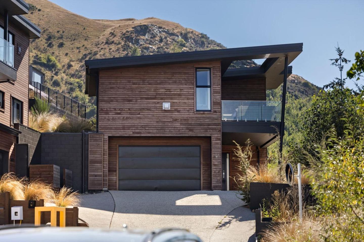 Frankton Retreat Modern 3br With Lake Views 5