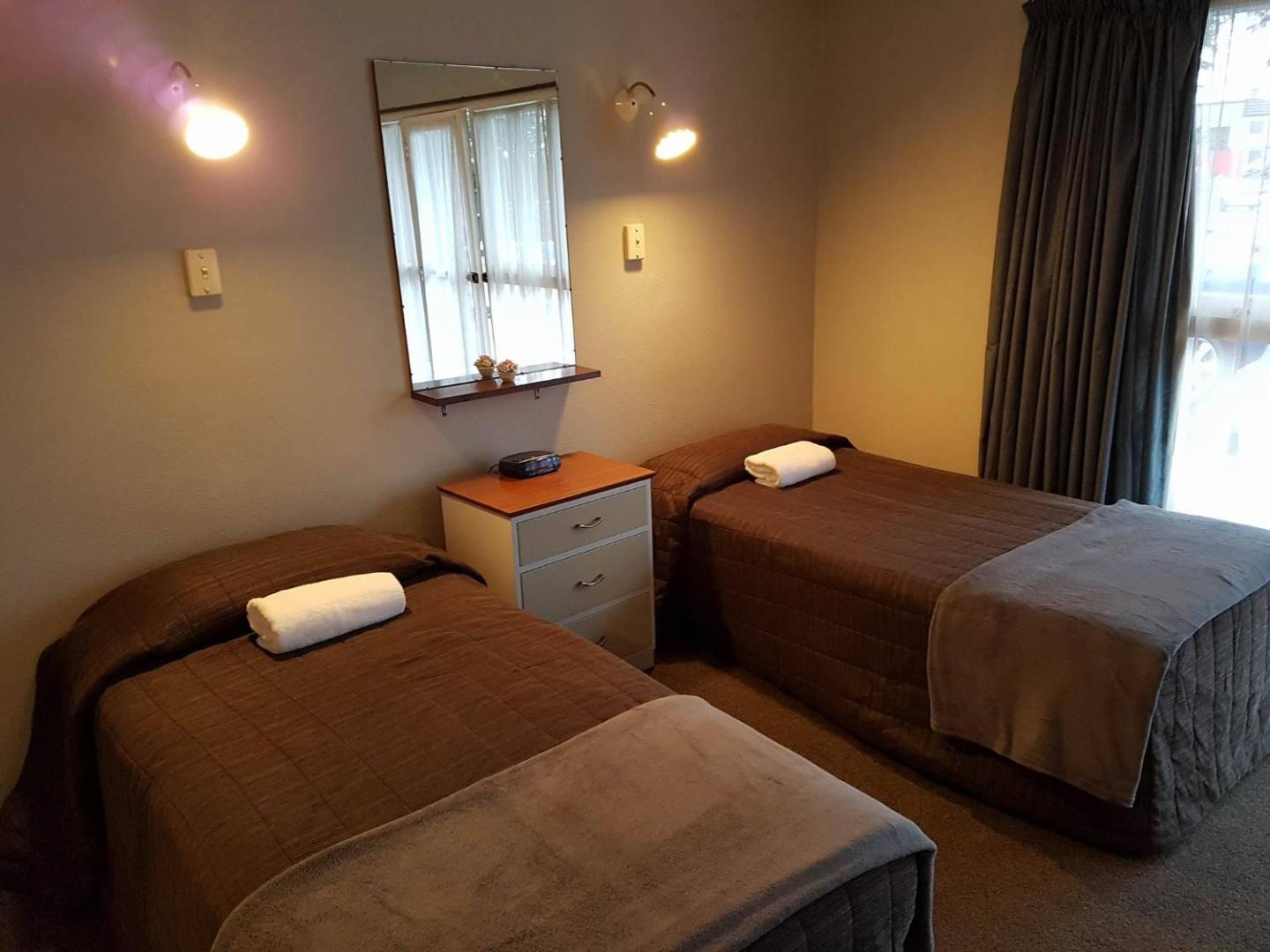 Camberley Court Motel 5