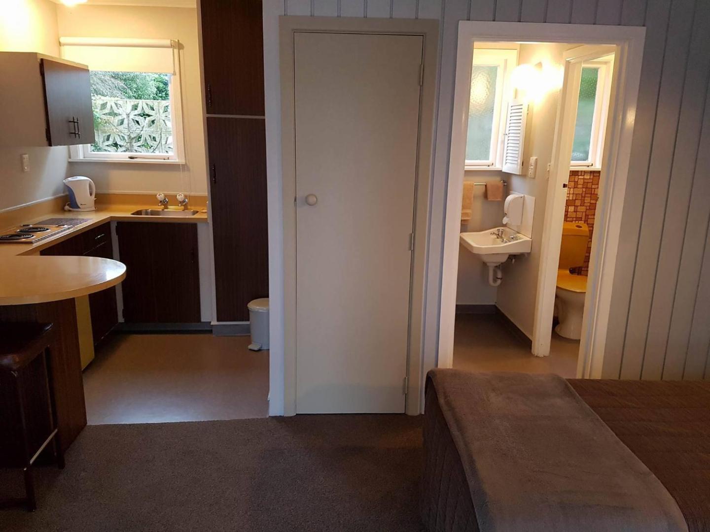 Camberley Court Motel 4
