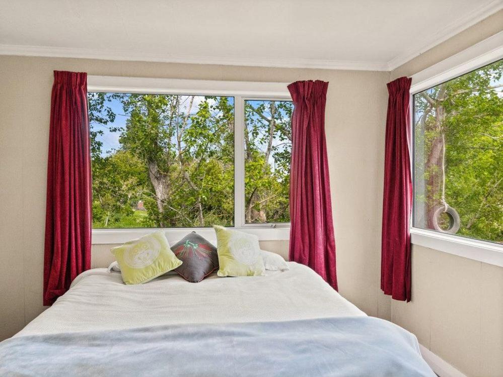 Comfy Retreat With Views 2