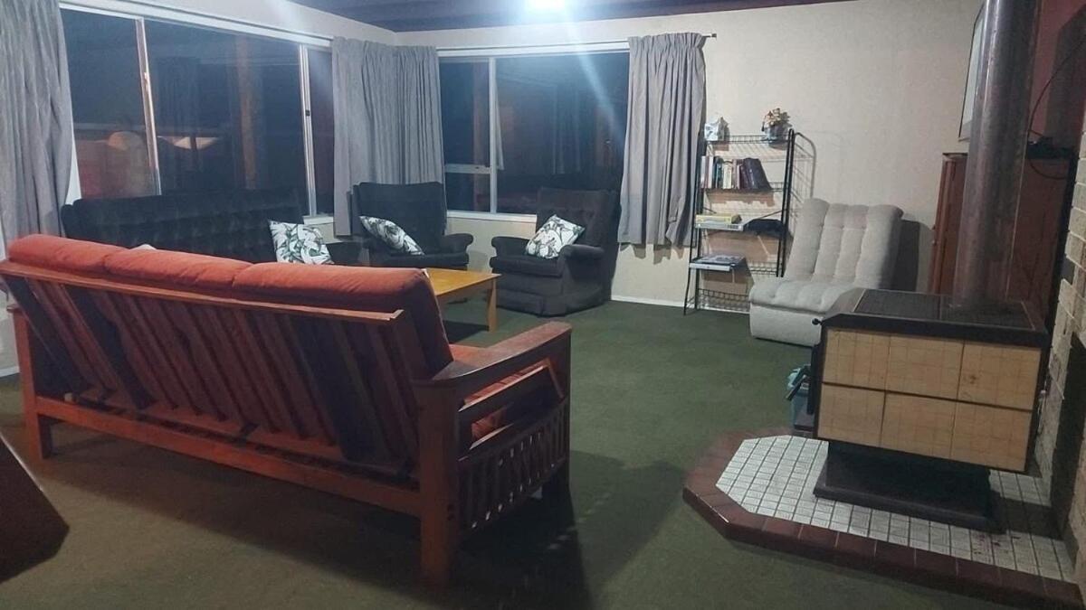 Waiwhare On The Beach - Beach Front Property 2