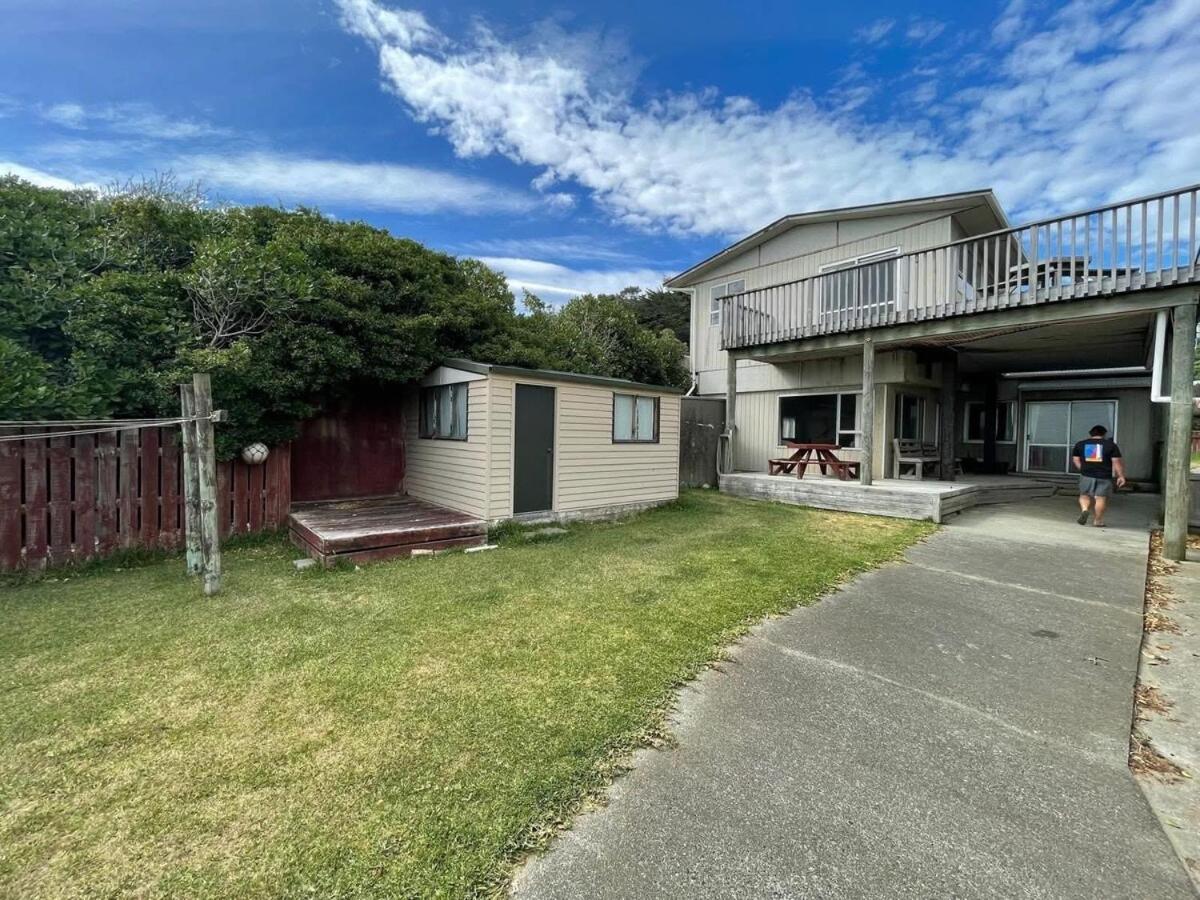 Waiwhare On The Beach - Beach Front Property 4