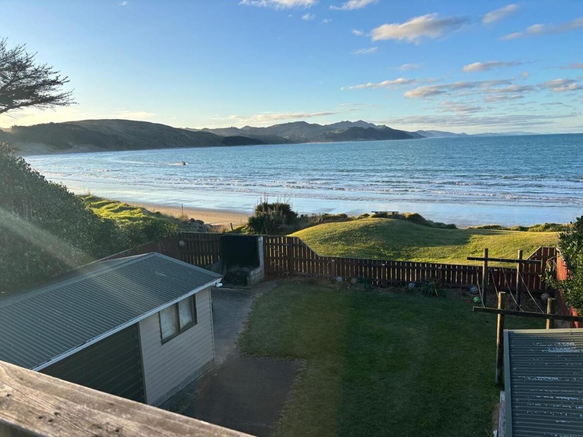 Waiwhare On The Beach - Beach Front Property 5