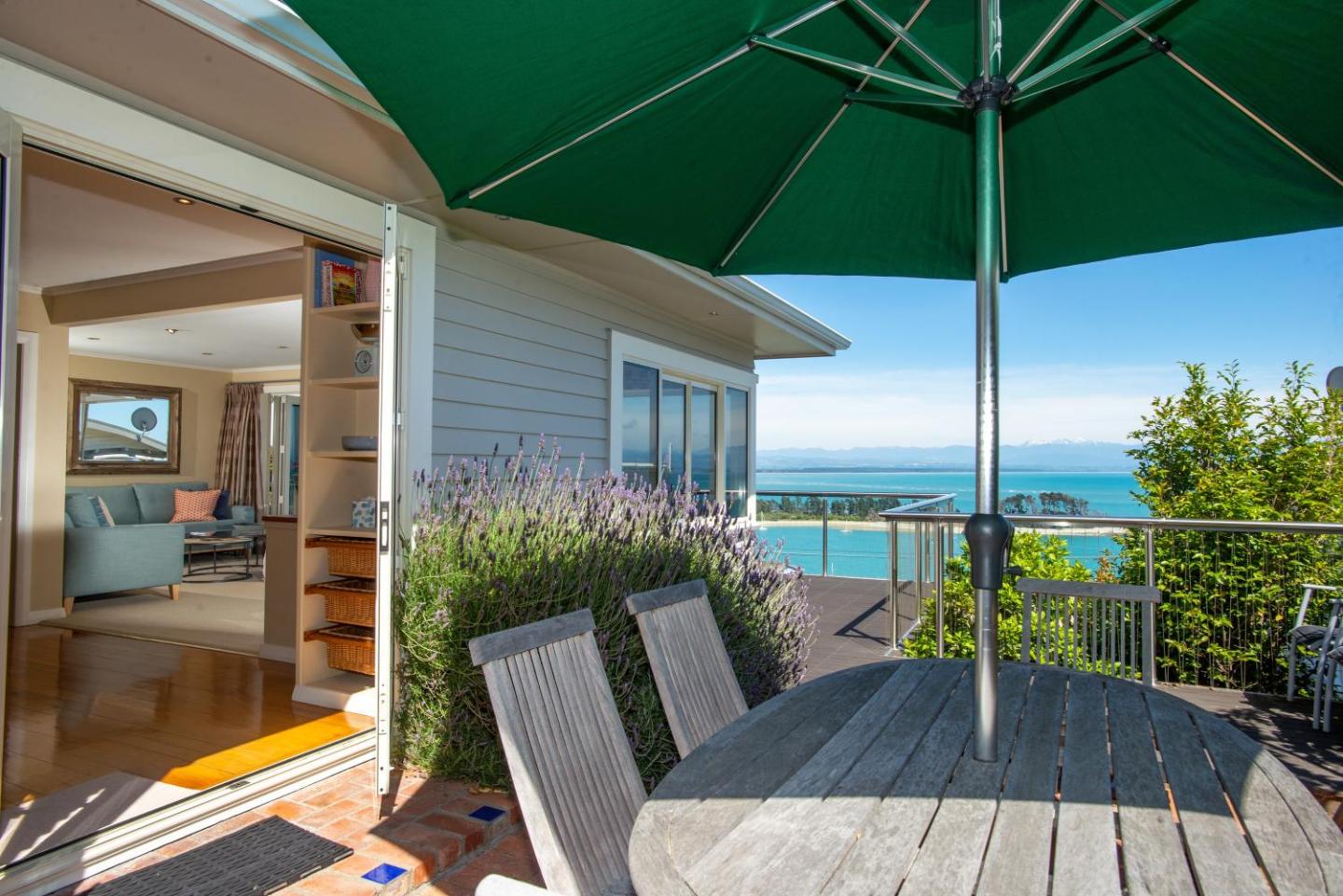 Seascape Villa - Nelson Waterfront Home 4