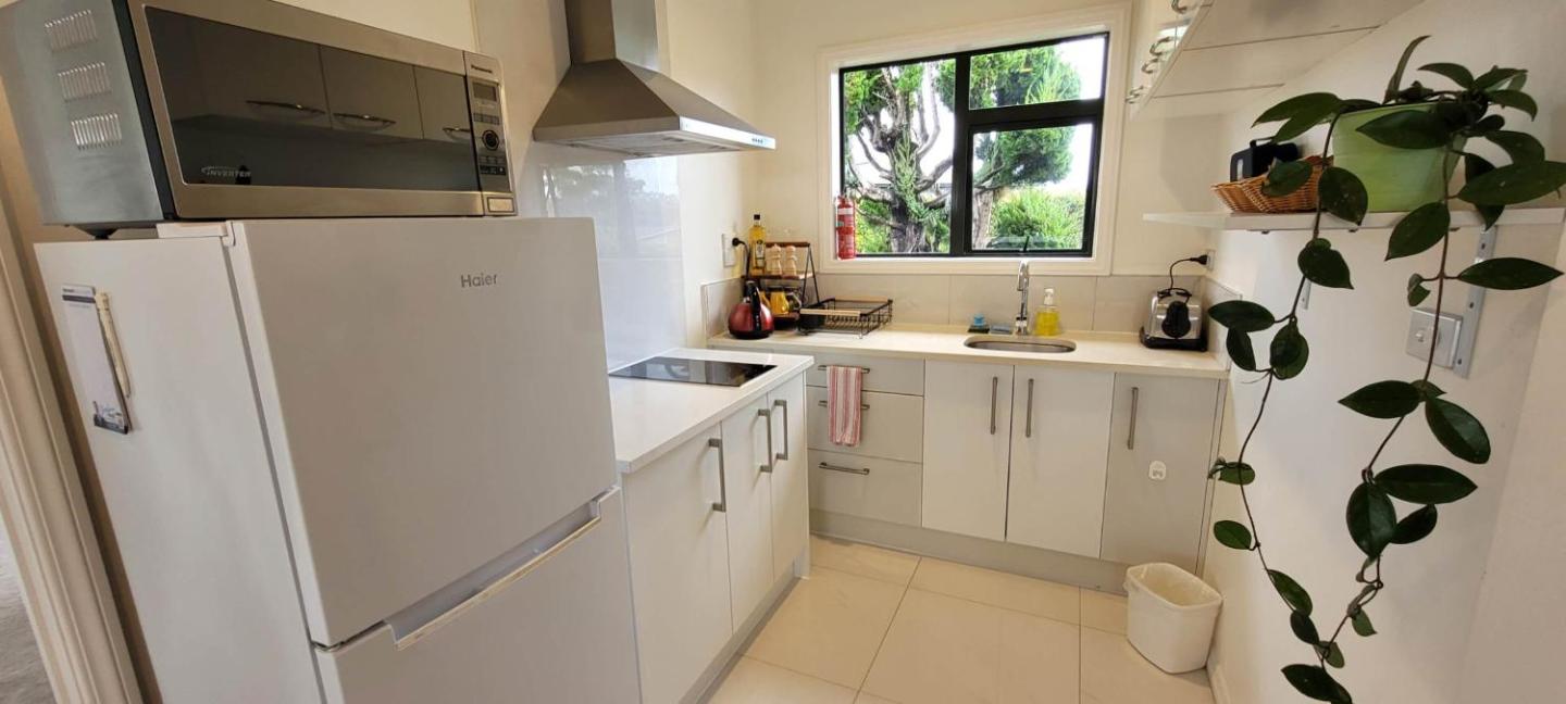 Elevated Family Sized Guest-house With Beautiful Views 4
