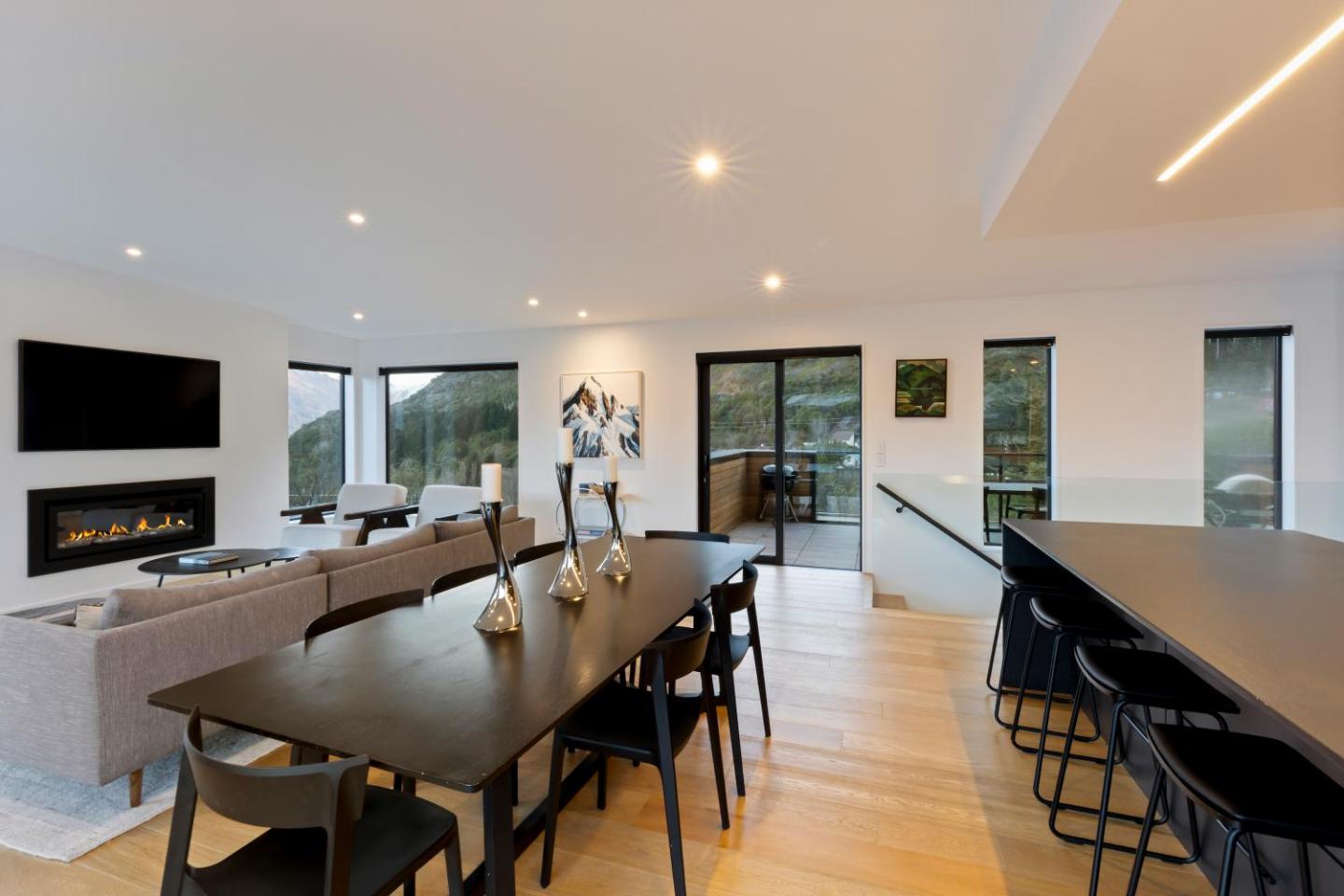 Remarkable Lakeview Escape 4