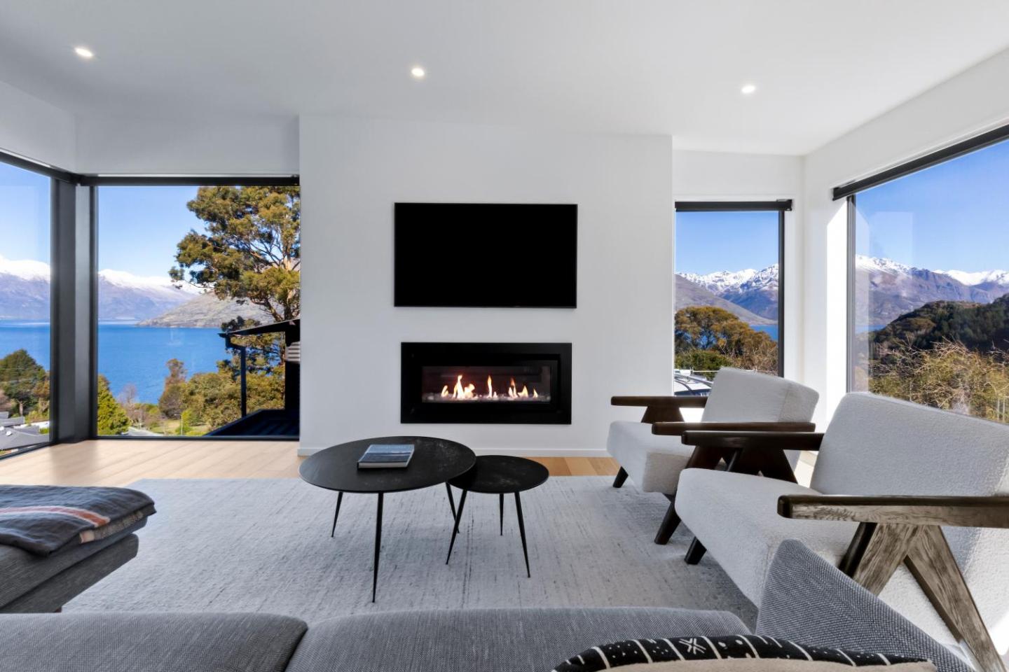 Remarkable Lakeview Escape 5