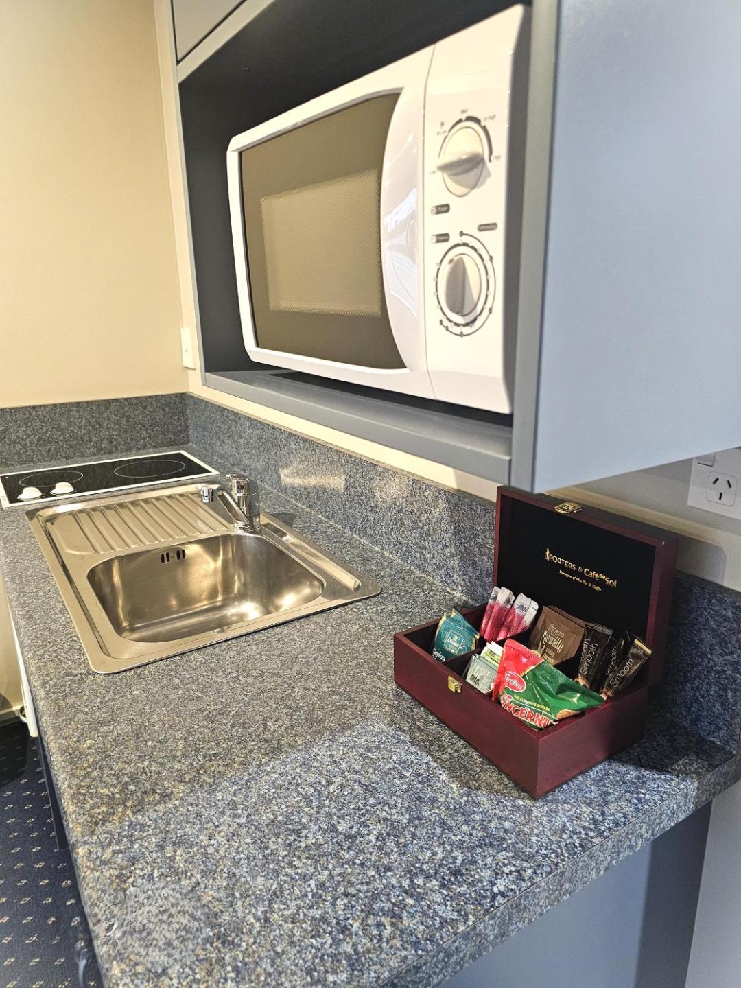 Bay City Motor Lodge 4