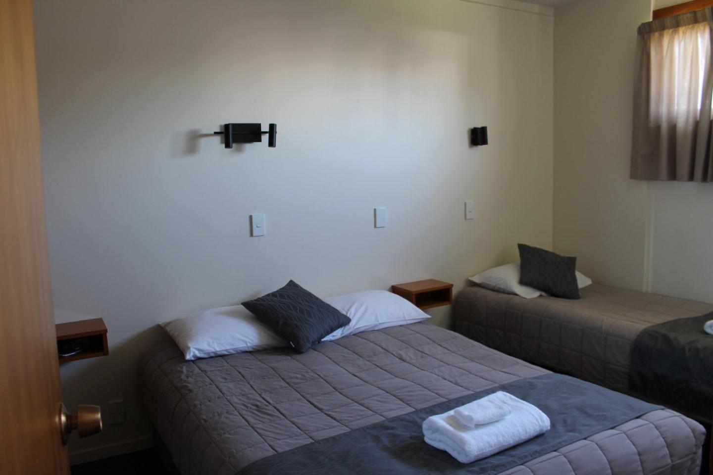 Elmore Lodge Motel 4