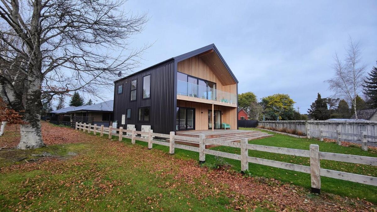 Luxe On The Lake Front 5