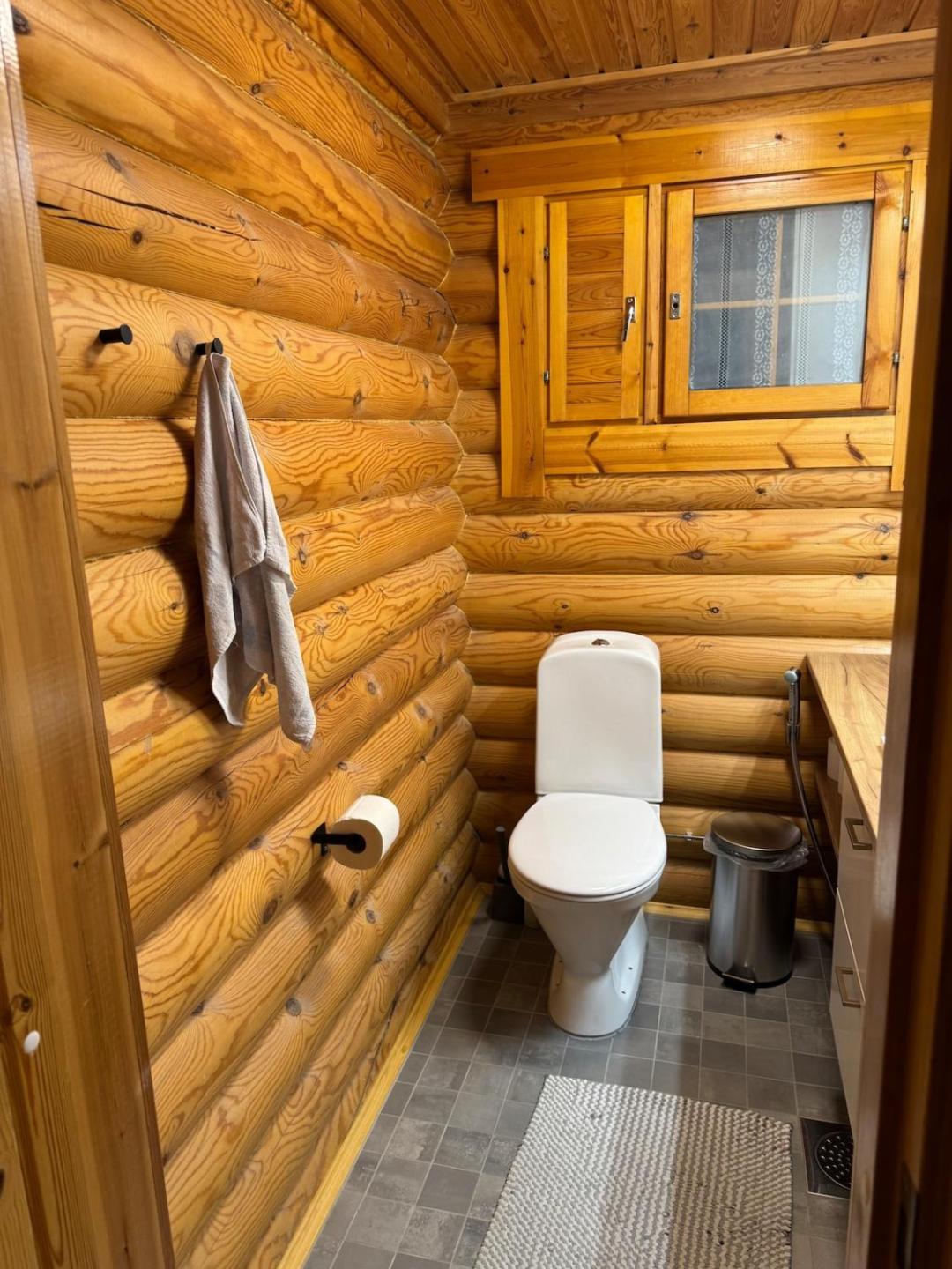 Cozy Log Cabin Close To Services, 6 People 2