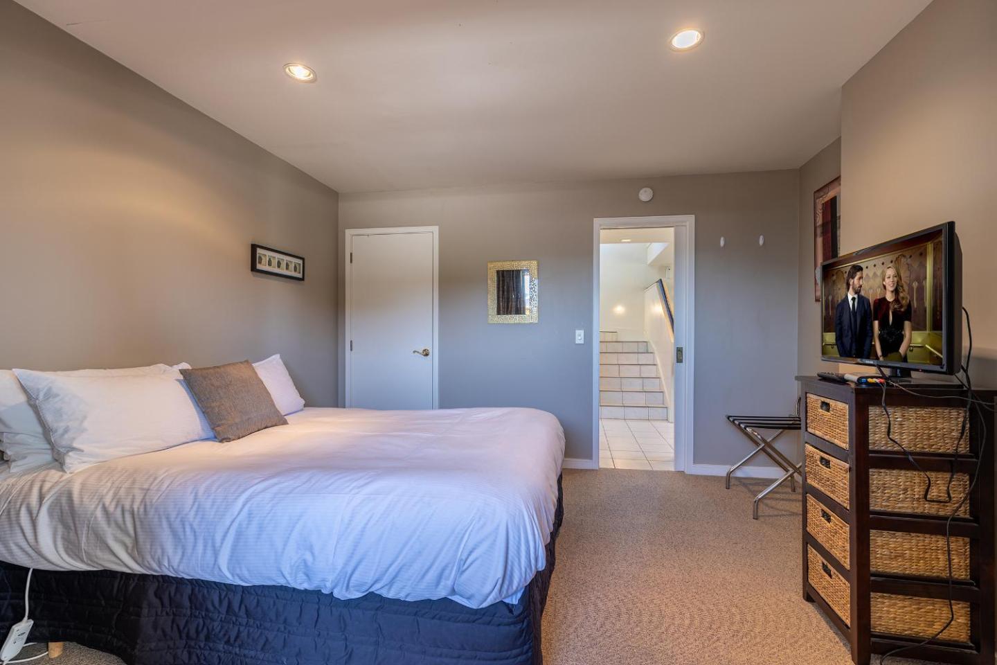 Portage Bay Hub 5