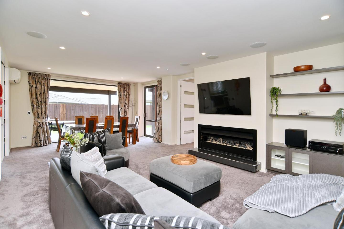 Spacious Family & Group Retreat - Wigram Residence 5