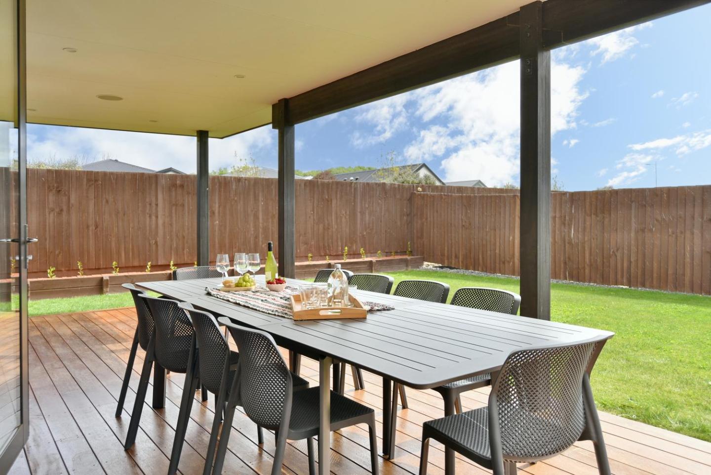 Spacious Family & Group Retreat - Wigram Residence 2