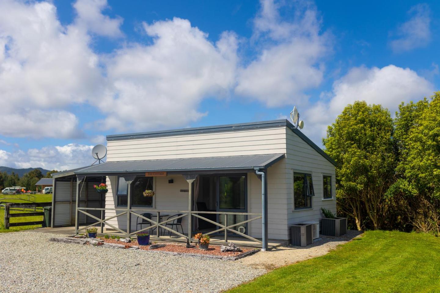 Keogans View - Spectacular Mountain & Ocean Views 4