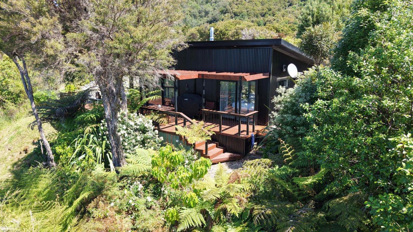 Golden Bay Heights - Luxury Accommodation 2