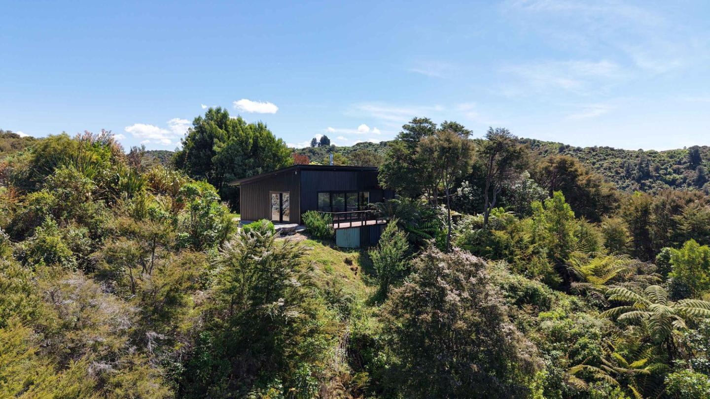Golden Bay Heights - Luxury Accommodation 4