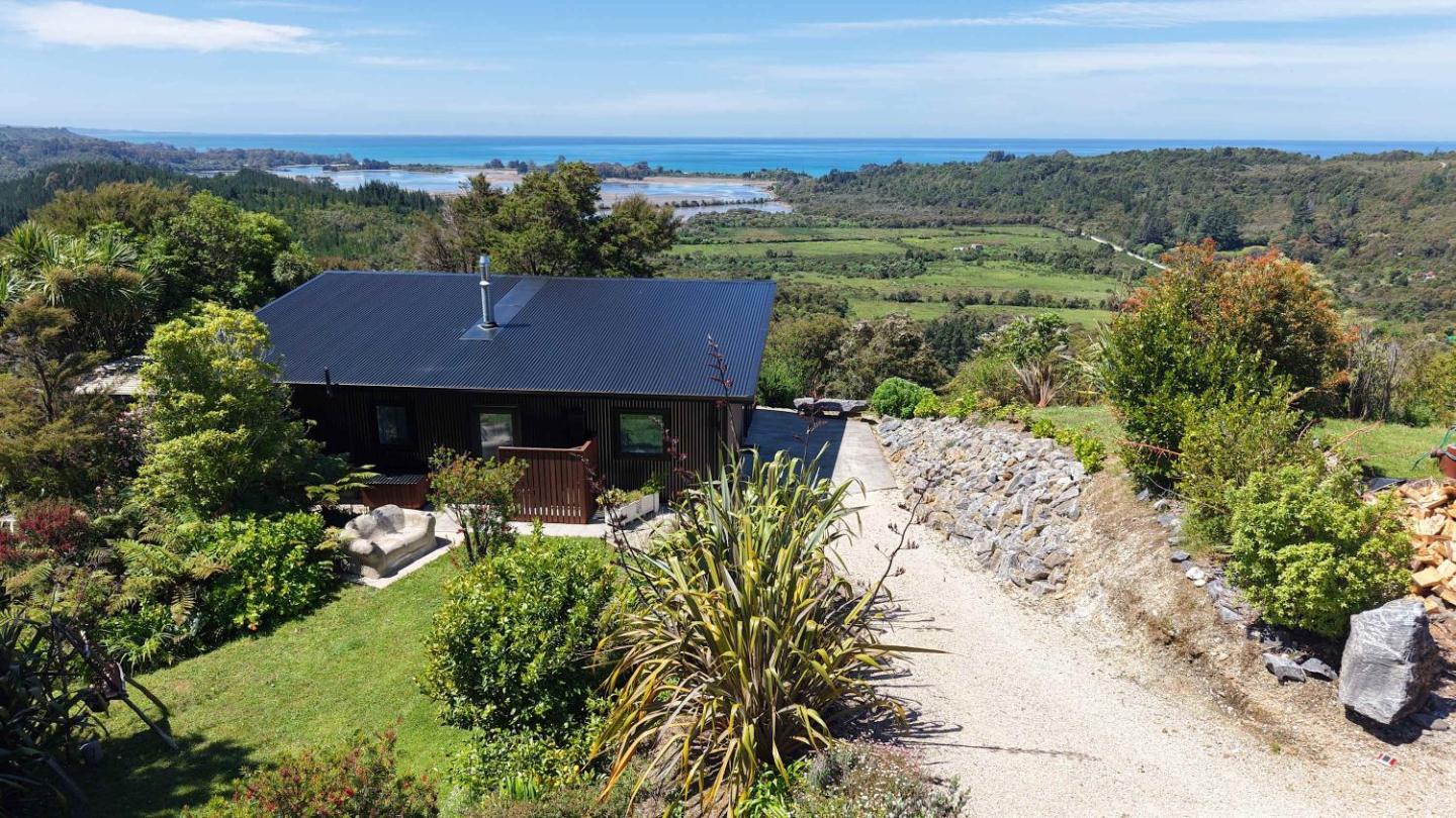 Golden Bay Heights - Luxury Accommodation 5