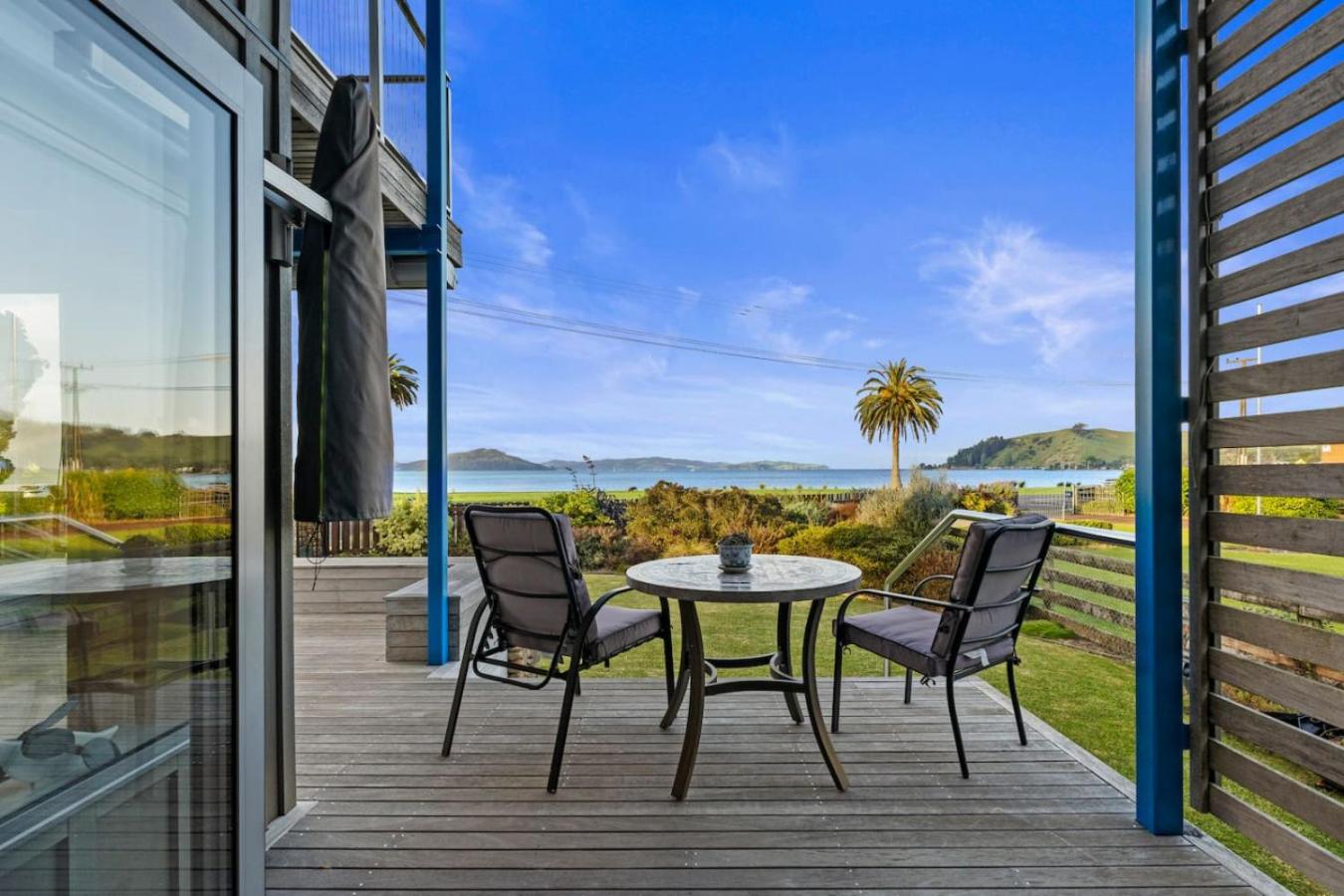 Stunning Beachfront Home - 15 Minutes To Clevedon 2