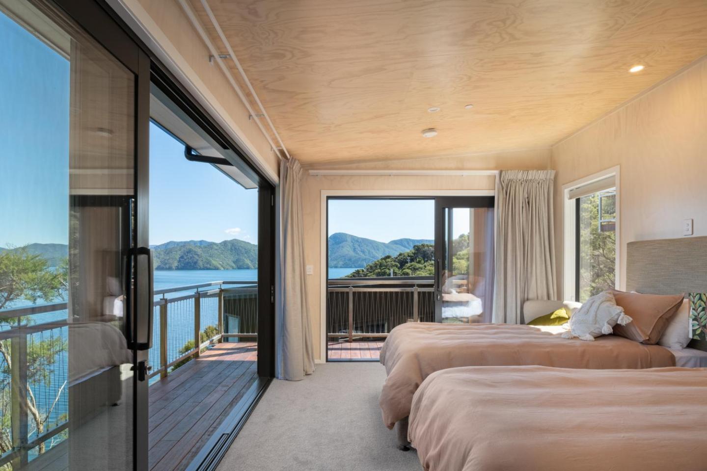 Kahikatea Bay Retreat - Boat Access Only 3