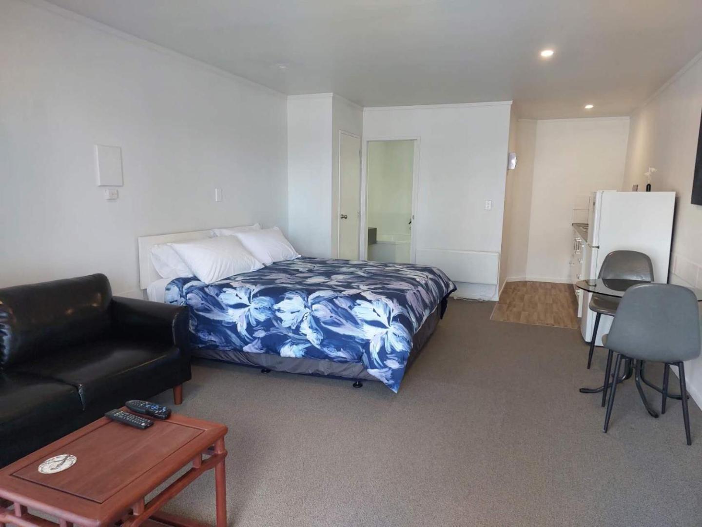Camellia Court Motel 2
