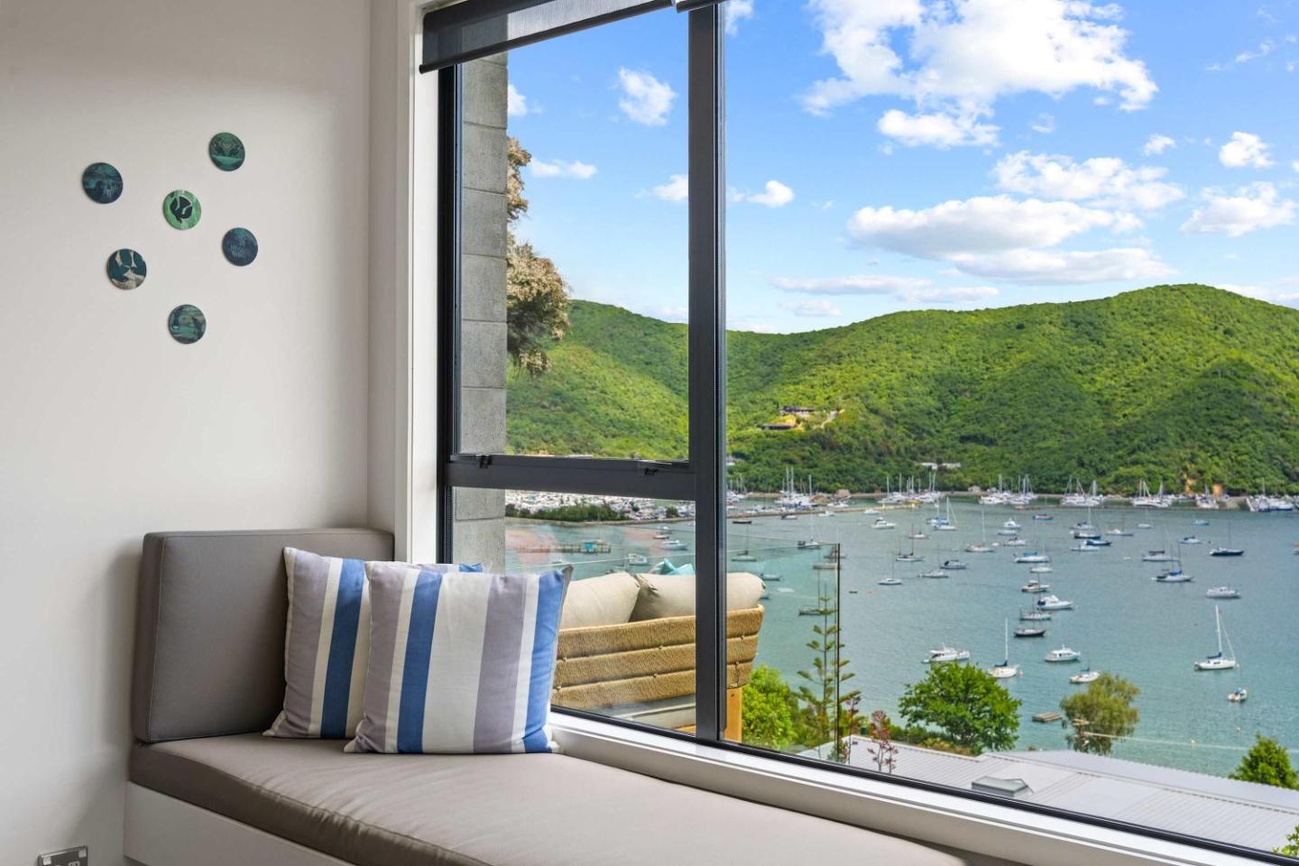 Relax & Enjoy The Waikawa Bay Views 4