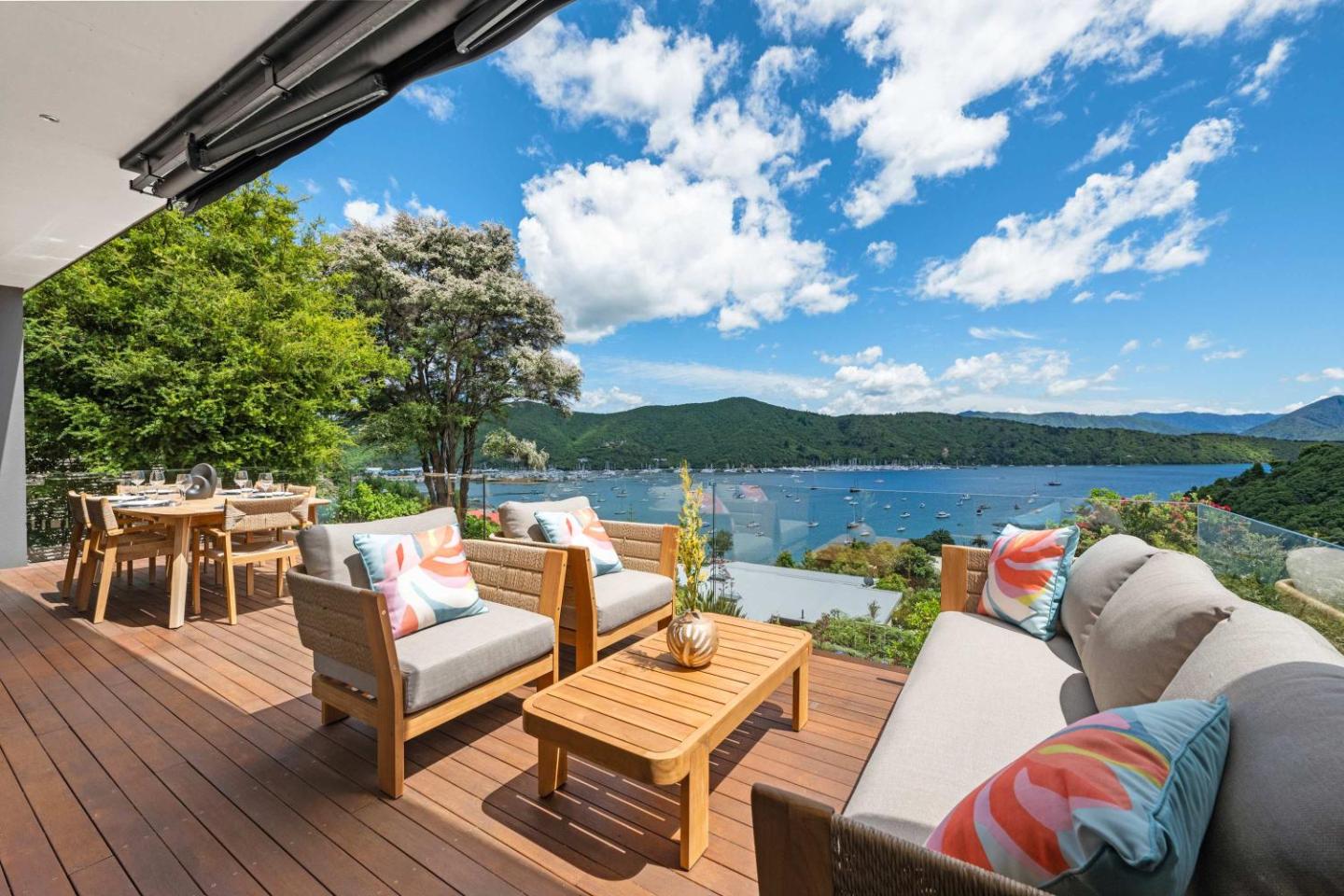 Relax & Enjoy The Waikawa Bay Views 3