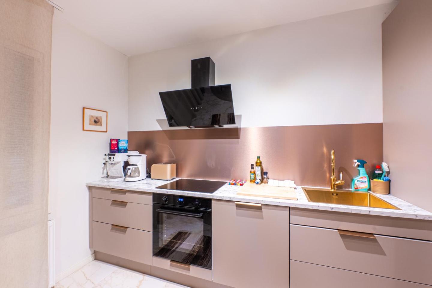 Premium City Center 2 Rooms Apartment Glassed Balcony Free Private Parking 2