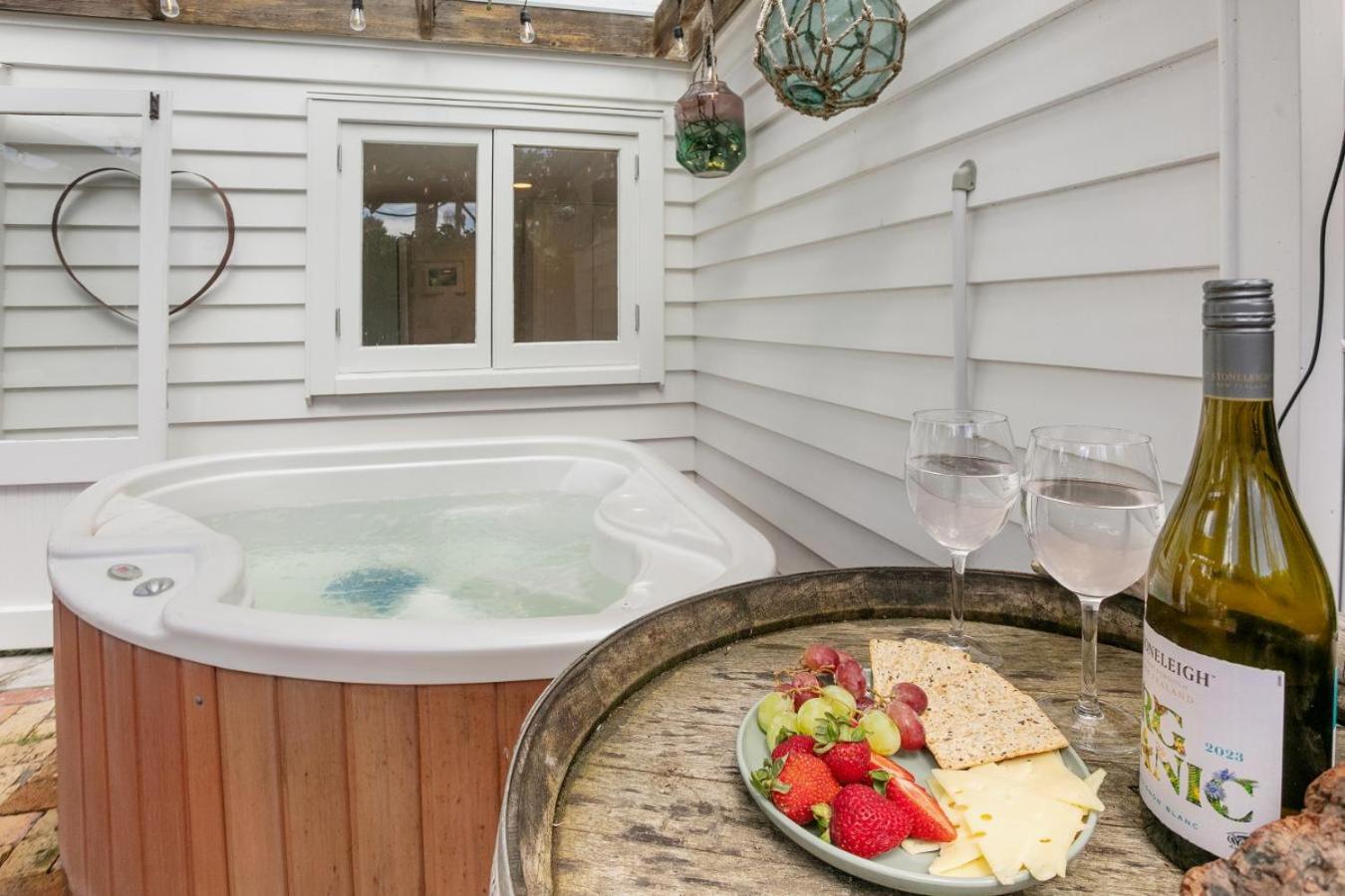 Little Beach Gem - With Hot Tub 4